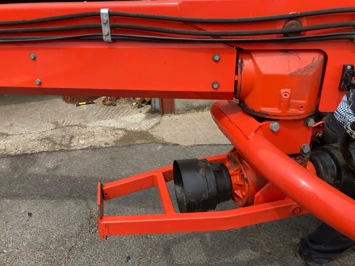 Kuhn trailer mower - Image 4
