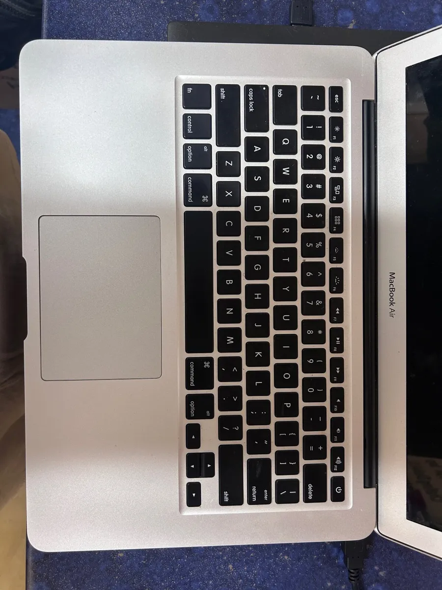 Macbook Air Early 2015 - Image 1