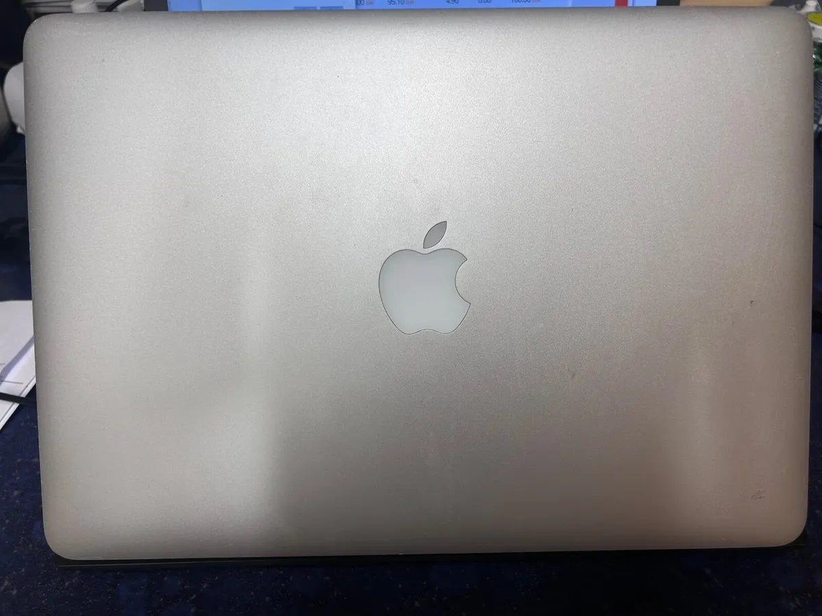 Macbook Air Early 2015 - Image 4