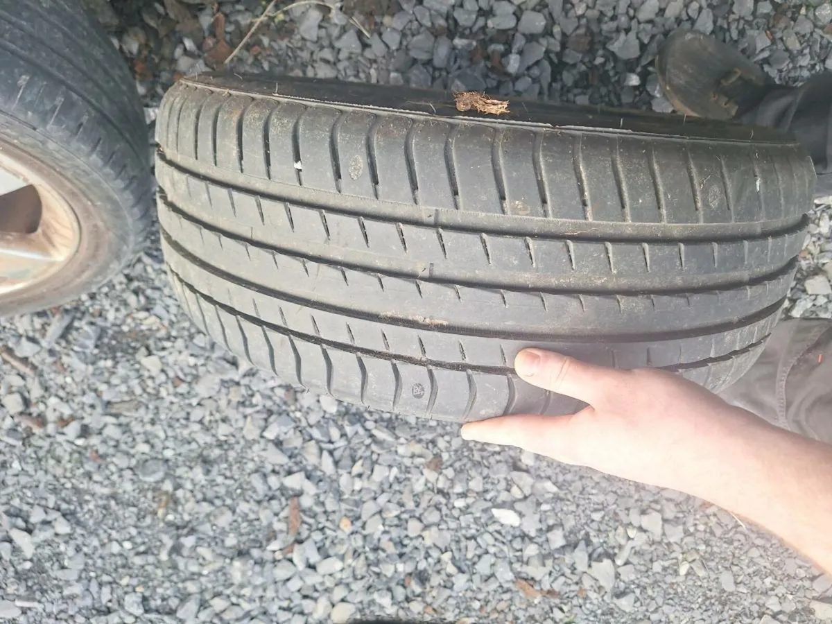 17 inch genuine ford alloys - Image 2