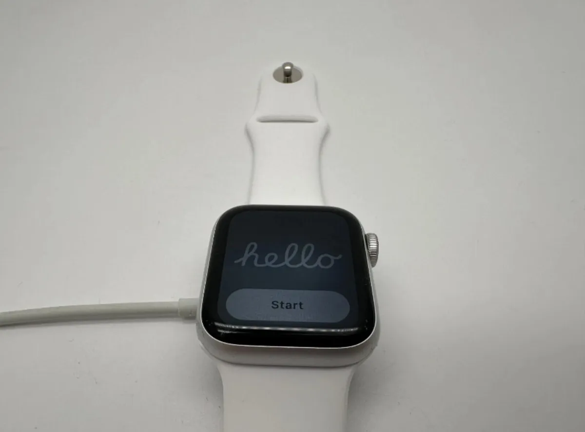 Apple Watch SE 40mm Silver Aluminium case (GPS) - Image 4