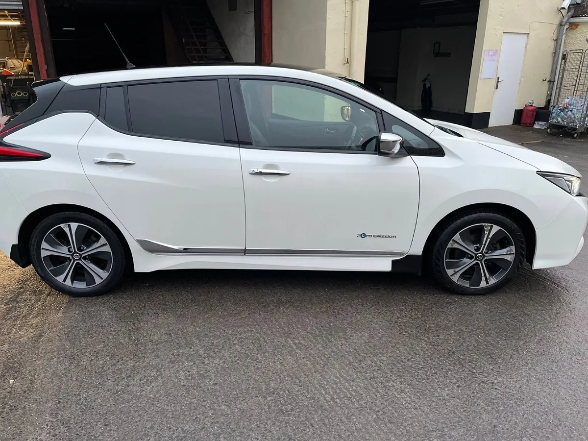 Nissan Leaf 2018 E Tekna - Image 3