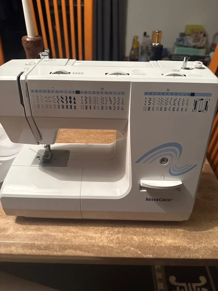 Sewing machine - Image 2
