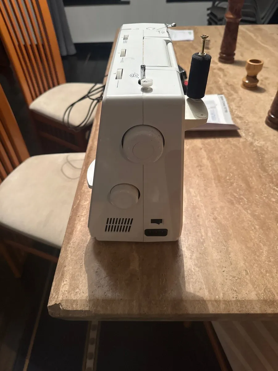 Sewing machine - Image 3