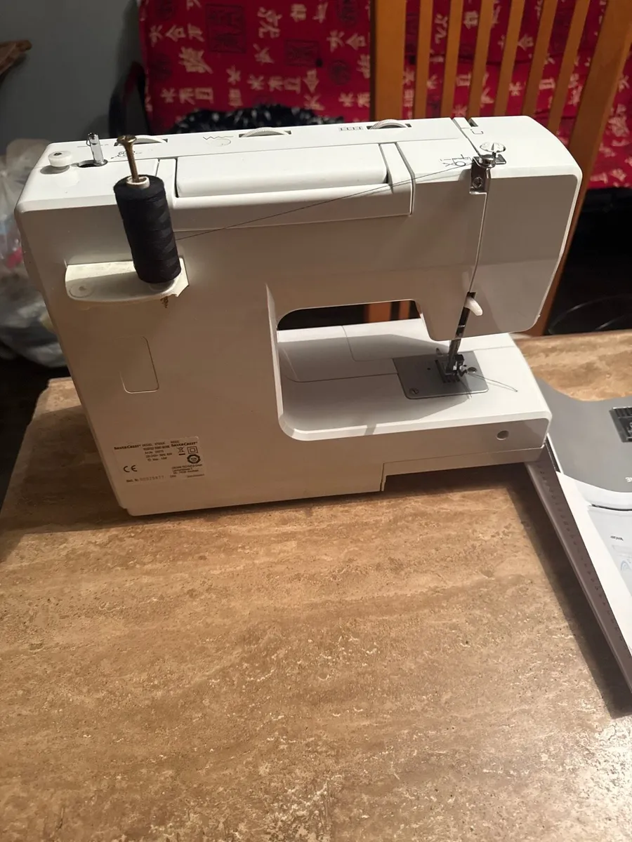 Sewing machine - Image 4