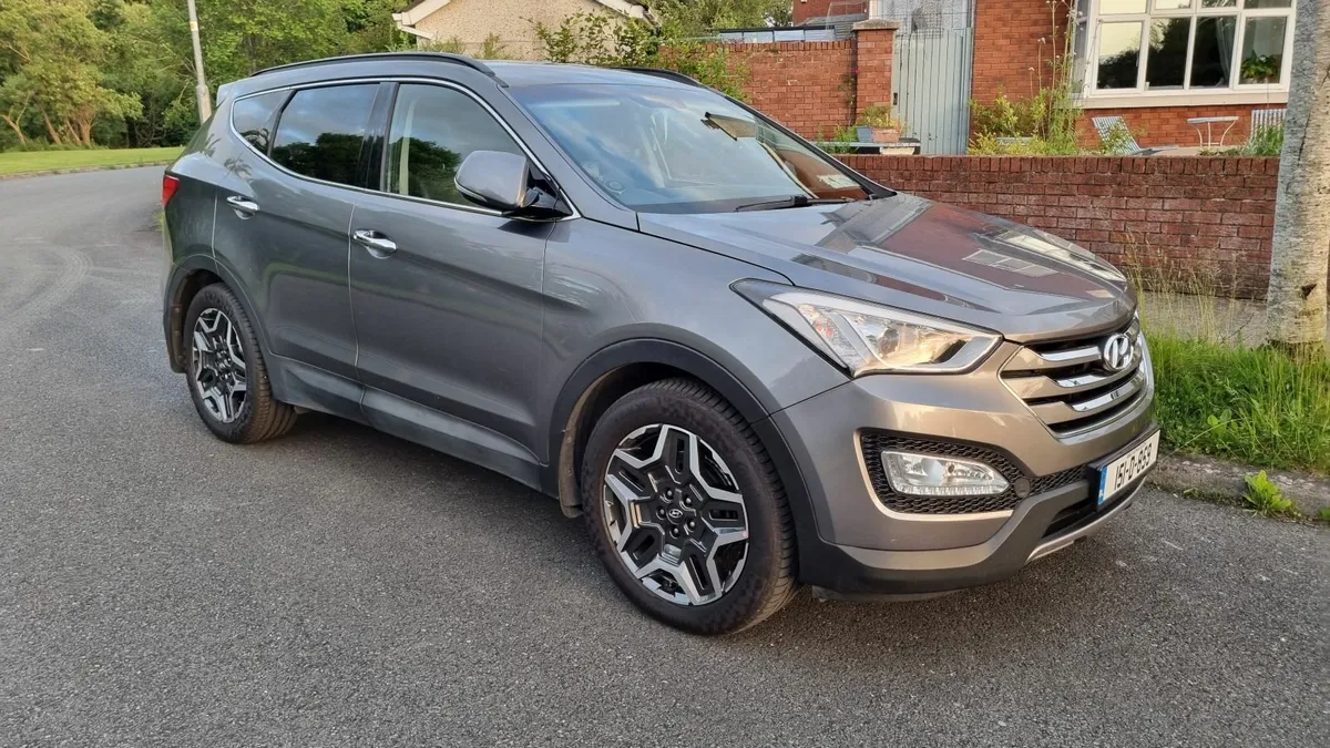 Hyundai Santa Fe 4wd 7 seats automatic - Image 1
