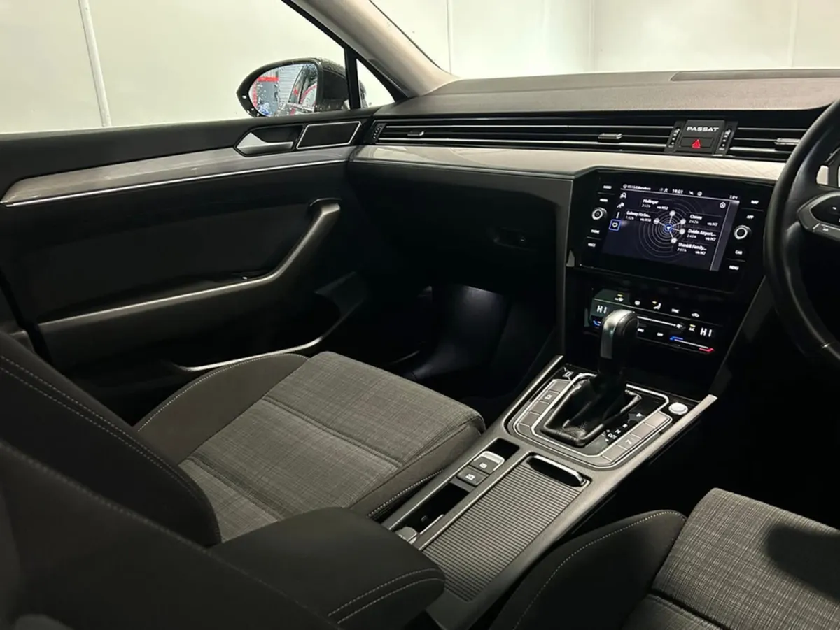 Volkswagen Passat BUSINESS 2.0 TDI MANUAL 6SPEED F - Image 2