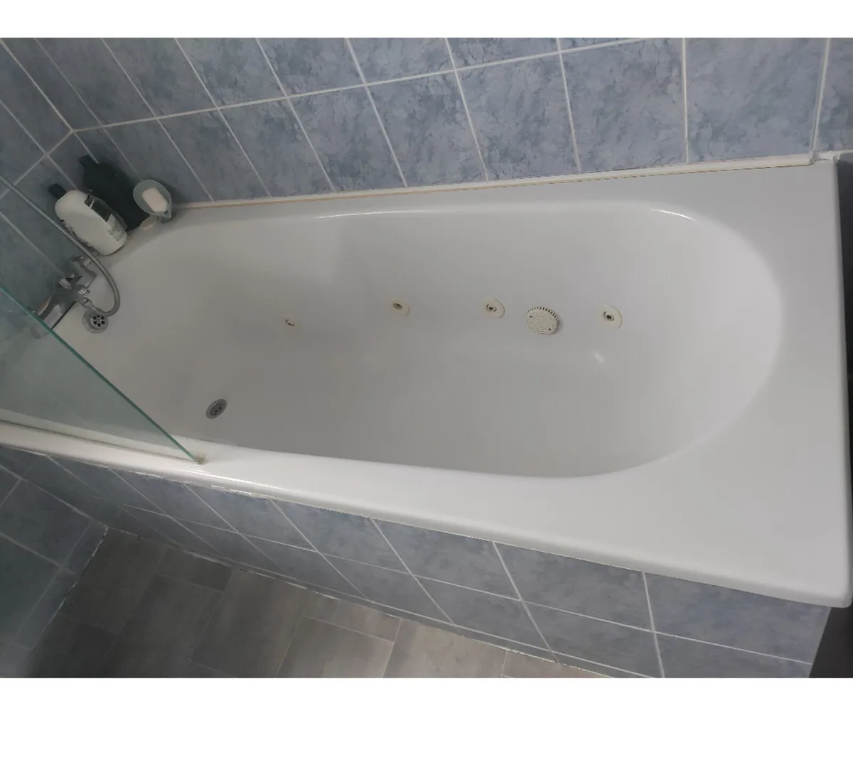 Jacuzzi Bath tub