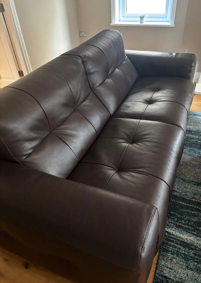 2 x beautiful 3 seater Italian Leather sofas - Image 3
