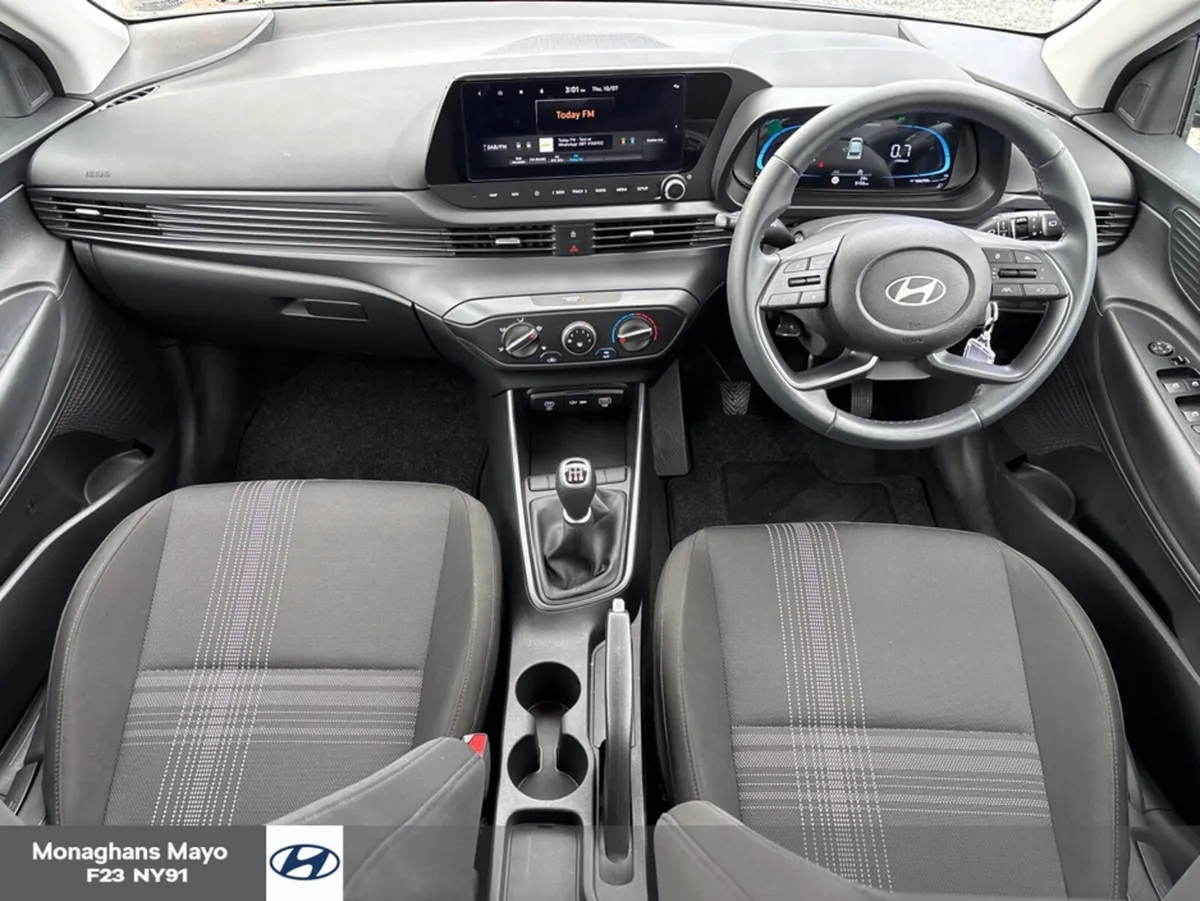 Hyundai i20 PETROL CLASSIC - Image 2