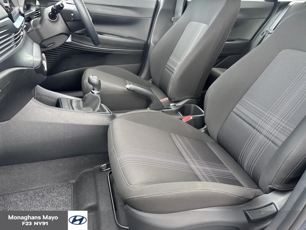 Hyundai i20 PETROL CLASSIC - Image 4