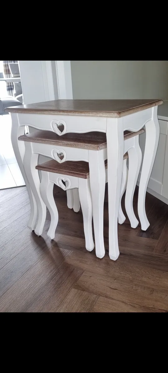 Nest of tables - Image 1