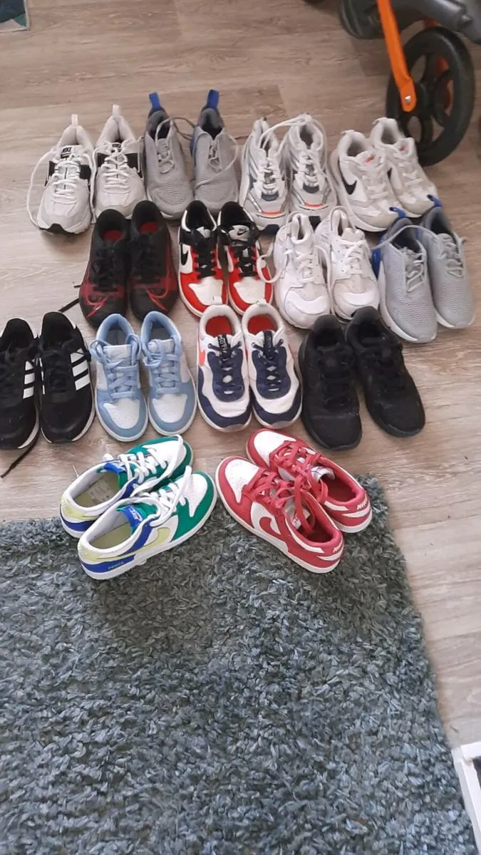 Boys trainers - Image 1