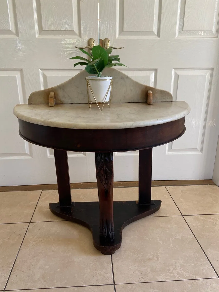 Victorian tidy size marble top table - Image 1