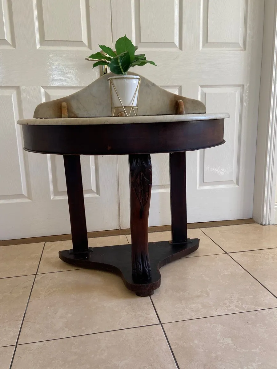 Victorian tidy size marble top table - Image 2