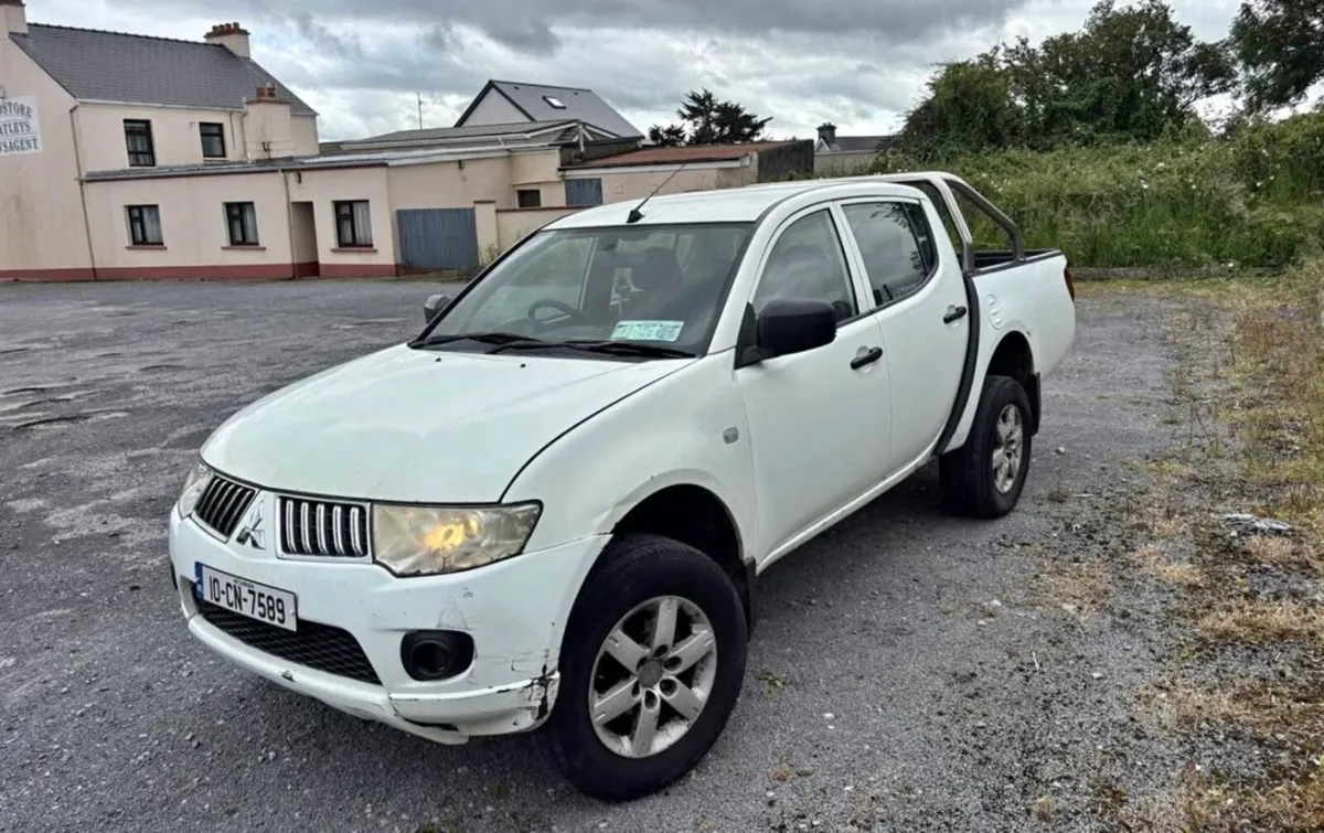 2010 Mitsubishi L200 4Wheel Drive - Image 1
