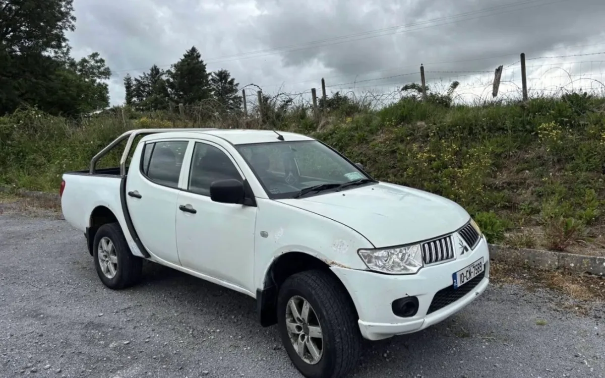 2010 Mitsubishi L200 4Wheel Drive - Image 2