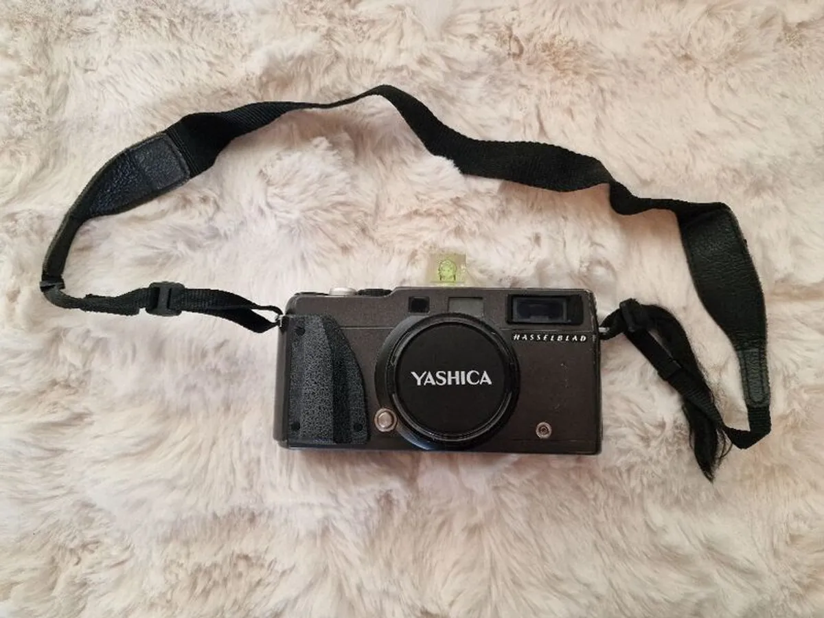 Hasselblad Xpan Ii With Hasselblad 4/45 Lenses - Image 1