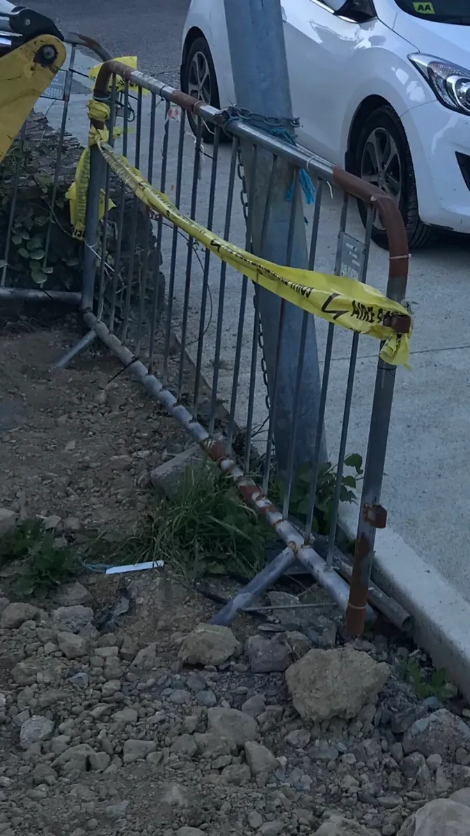 Safety fencing/barriers and Harris fence legs - Image 3