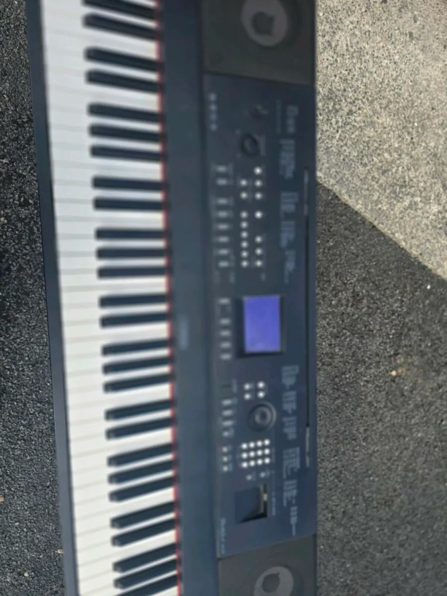 Yamaha Electronic "Full Size" Piano Keyboard - Image 2
