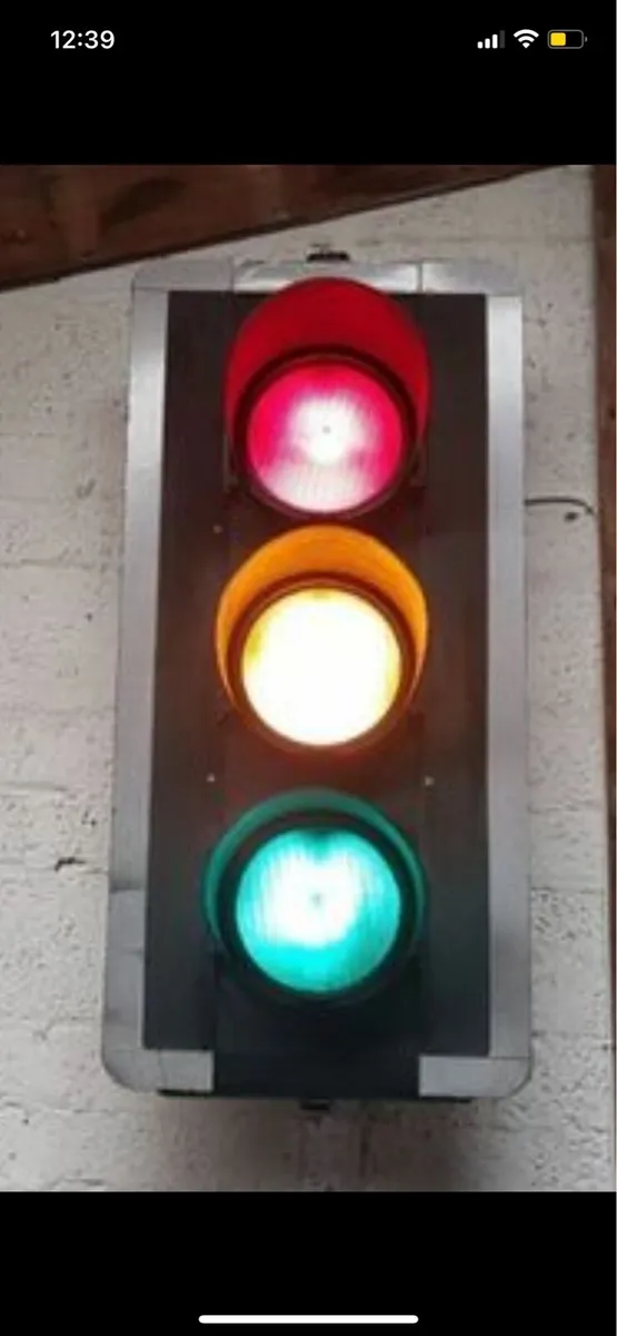 Man cave lites 240v led - Image 1