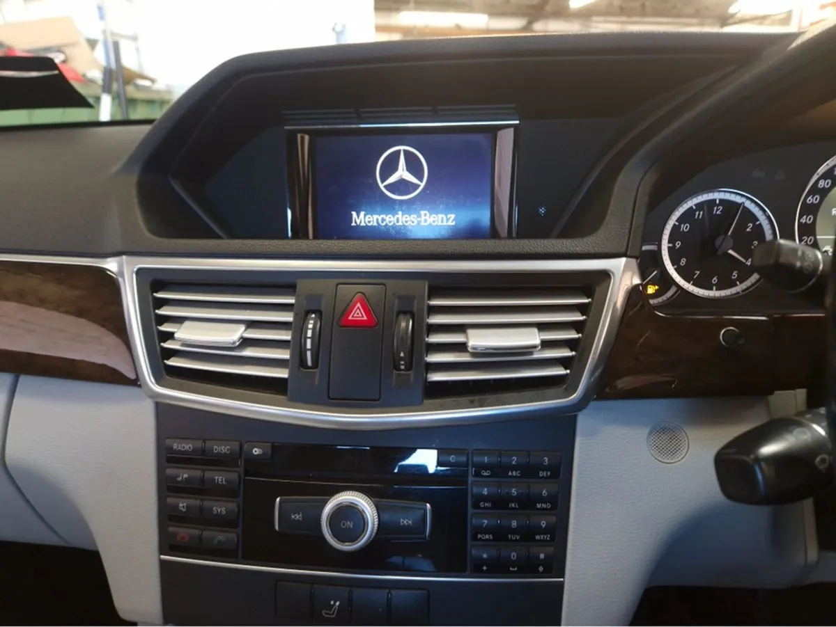 Mercedes-Benz E-Class 200 CDI Blue Efficiency 4DR - Image 2