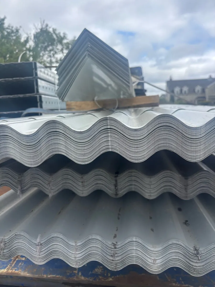 Box profile 100   Sheets 10 ft  0852056400 - Image 1