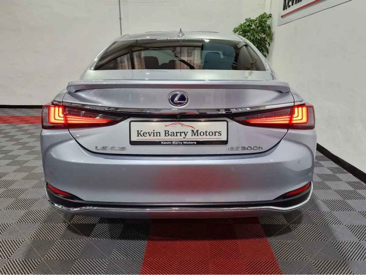 Lexus ES 300h 2.5 Hybrid Premium Pack Automatic - Image 3