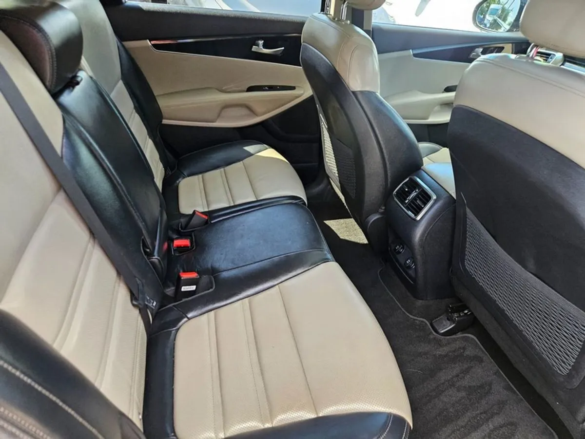 Kia Sorento Platinum Awd - Image 4