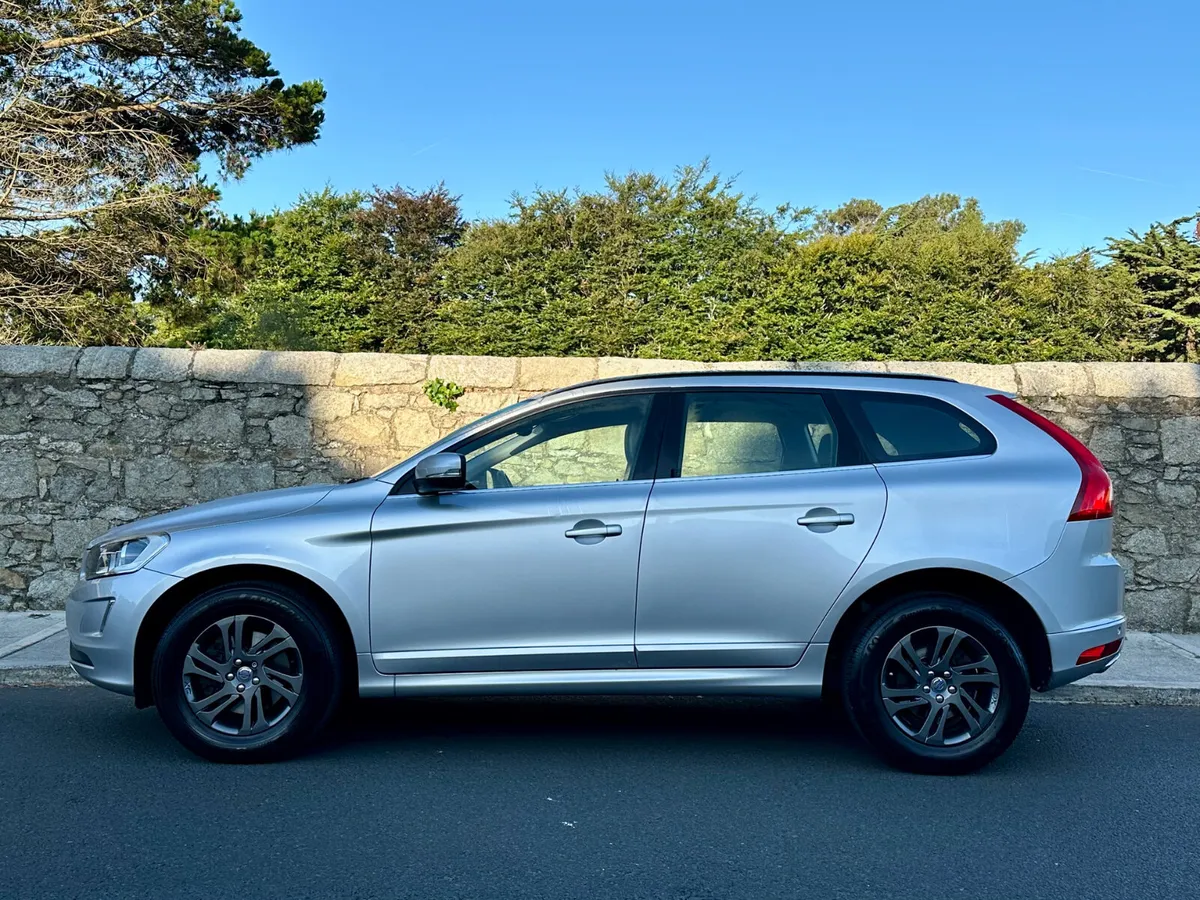 Volvo XC60 SE D4 Diesel with low km. - Image 3