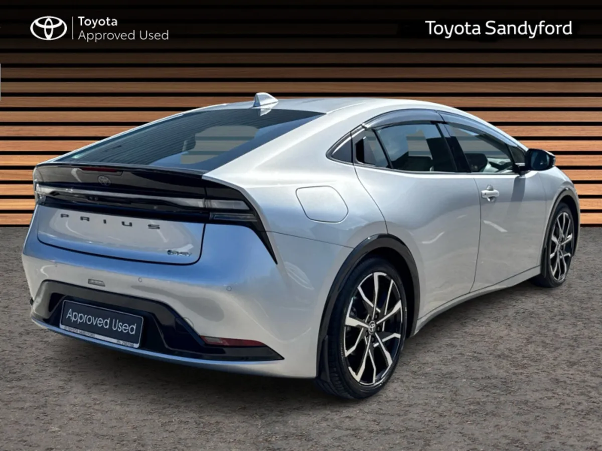 Toyota Prius PLUG IN TOP SPEC FULL LEATHER - Image 2