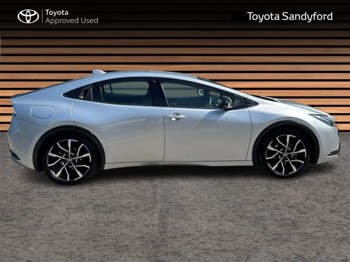 Toyota Prius PLUG IN TOP SPEC FULL LEATHER - Image 3
