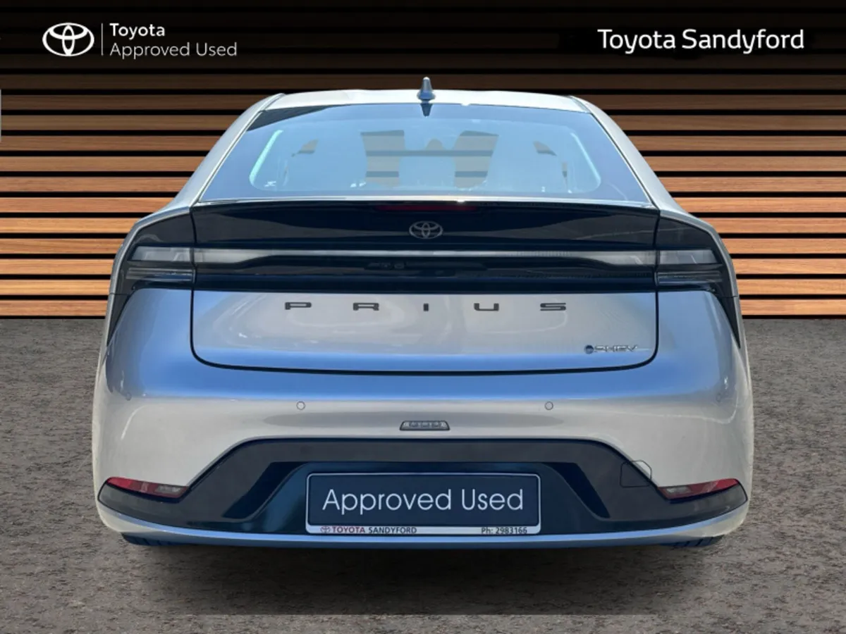 Toyota Prius PLUG IN TOP SPEC FULL LEATHER - Image 4