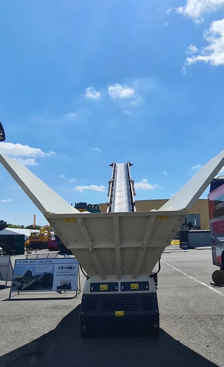 TRACKED LOW LEVEL FEEDER STACKER CONVEYOR - Image 3