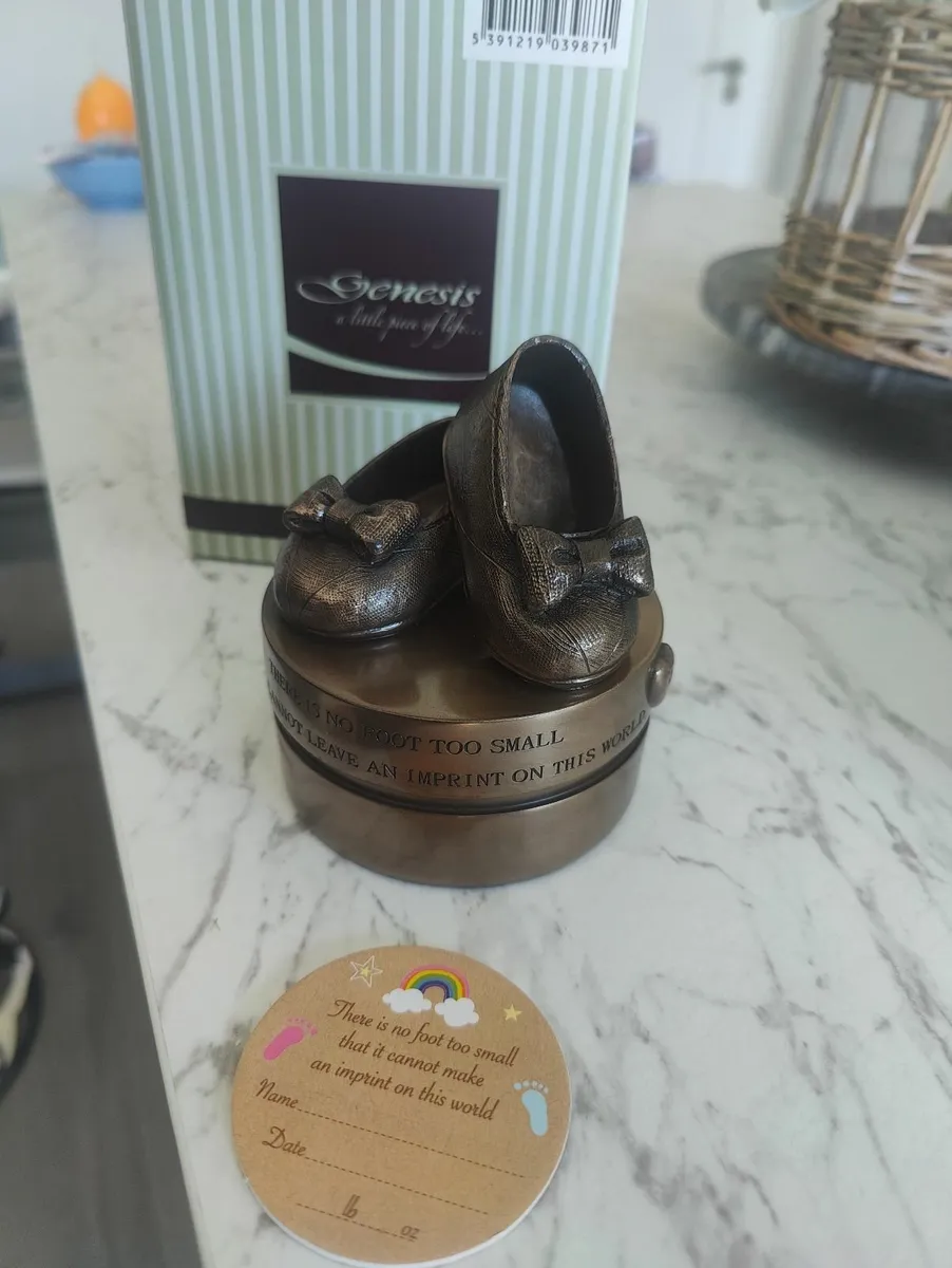 Baby present - Image 1