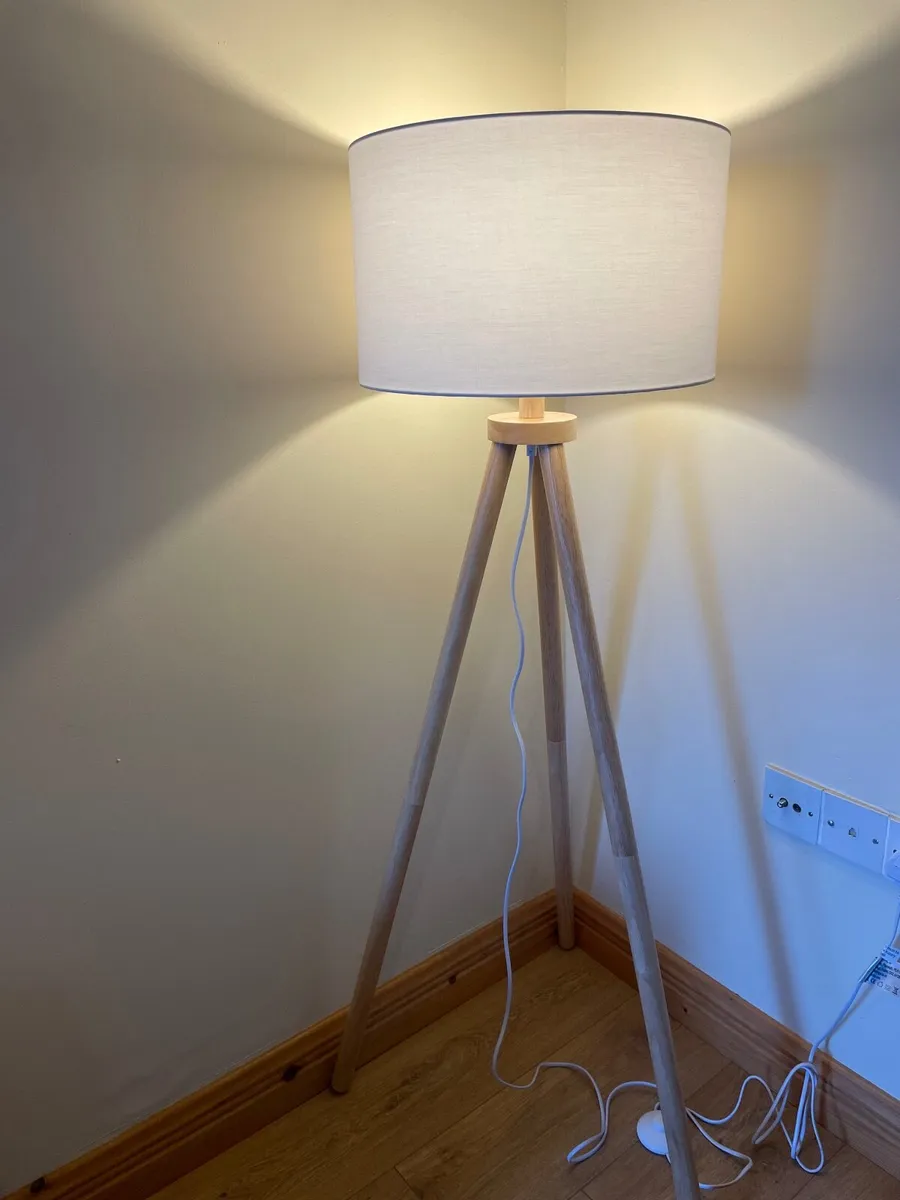 Floor lamp