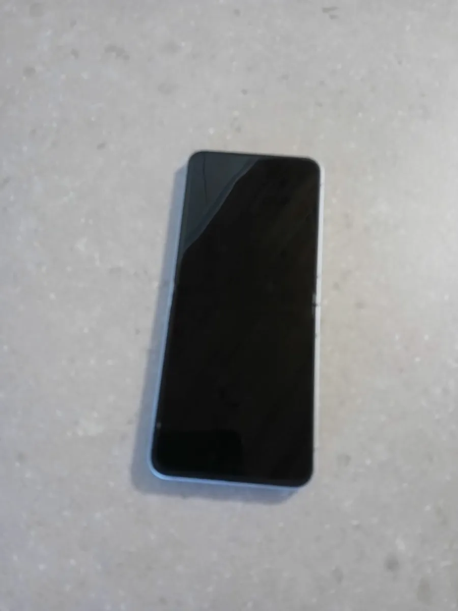 Phone samsung galaxy 6 flip - Image 1