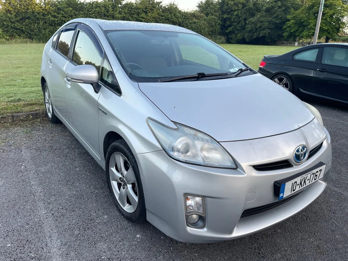 2010 Toyota Prius Luxury - Image 4