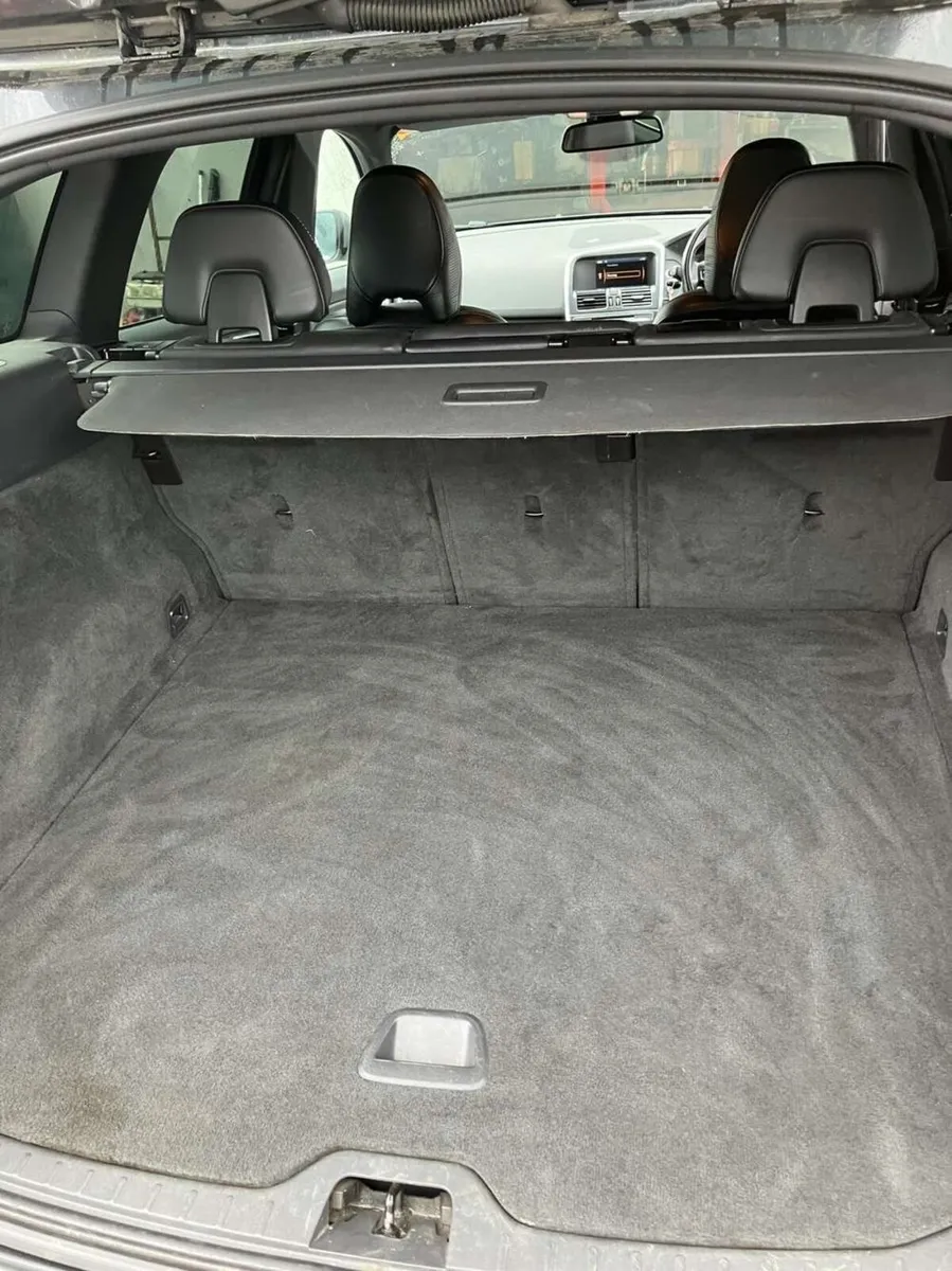 2013 Volvo XC60 - R Design - Image 4