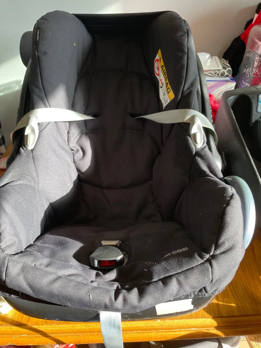 Baby car seat, base and foot muff - Image 4