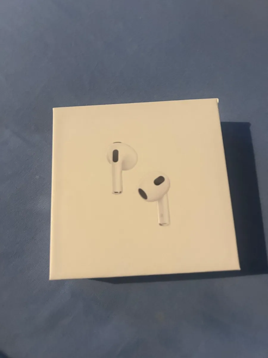 AirPods 4th gen - Image 1