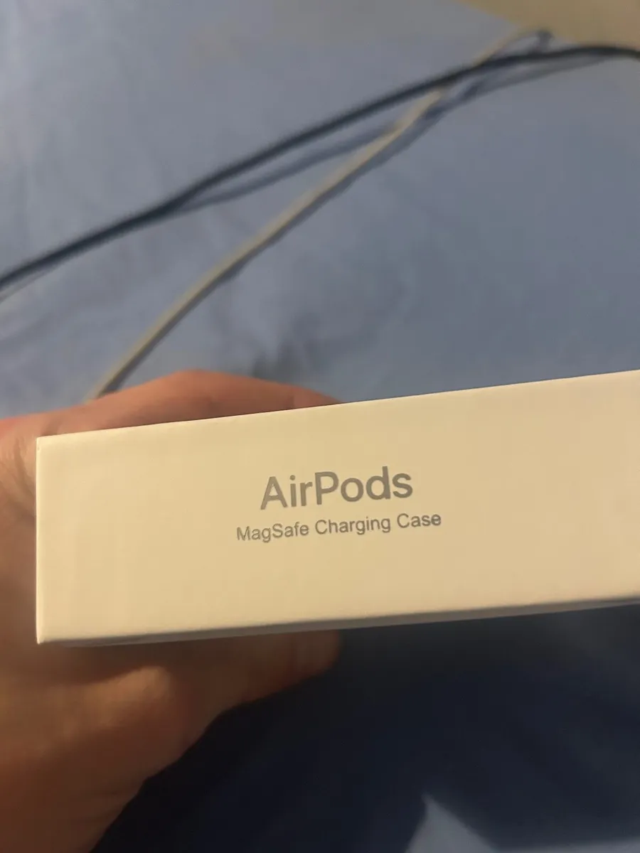 AirPods 4th gen - Image 2