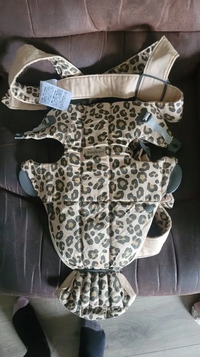 Baby Bjorn Leopard print mini carrier