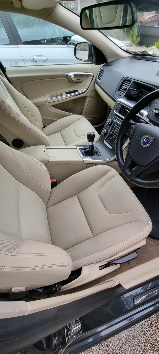 Volvo S60 2011 - Image 3