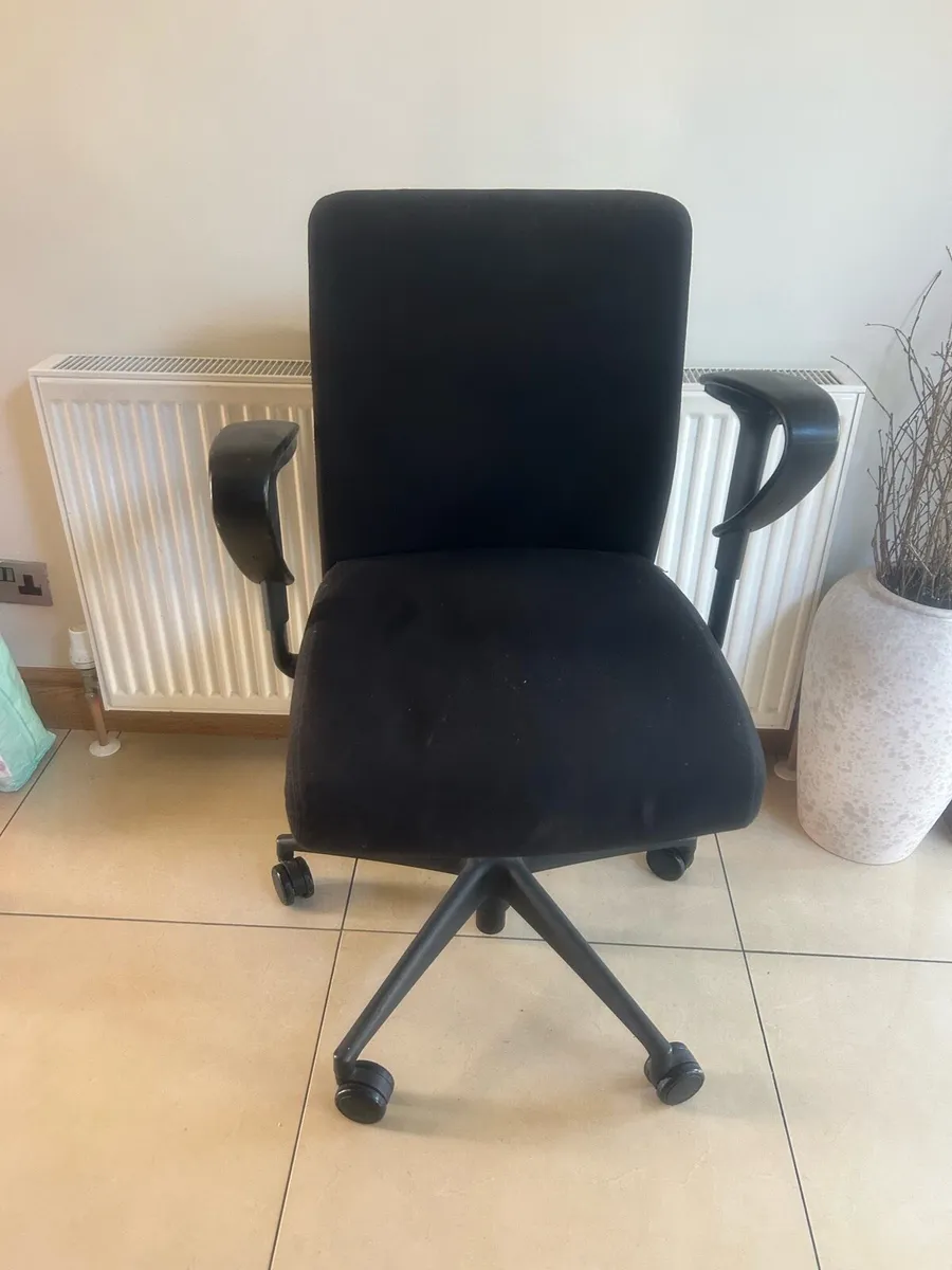 Office chair - Image 1