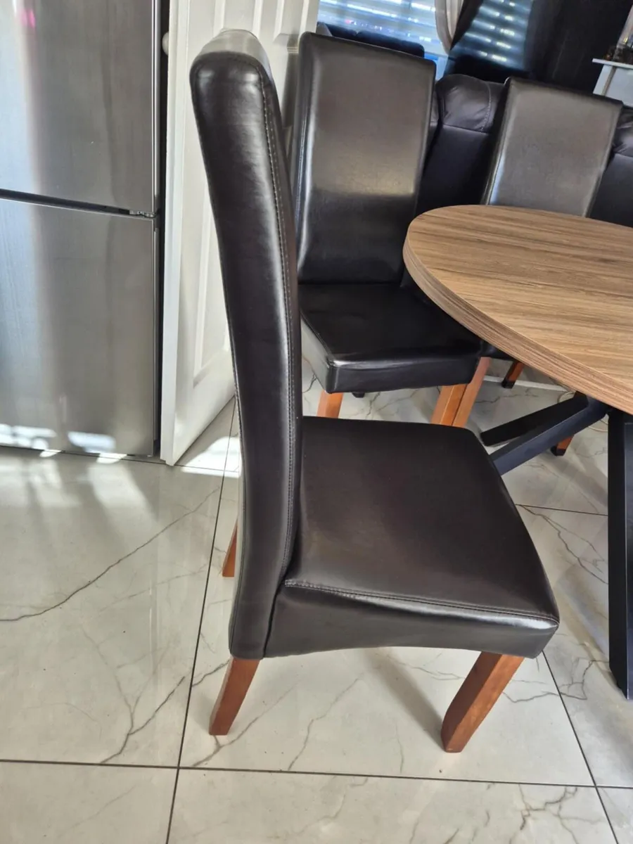 Table and 5 chairs - Image 2