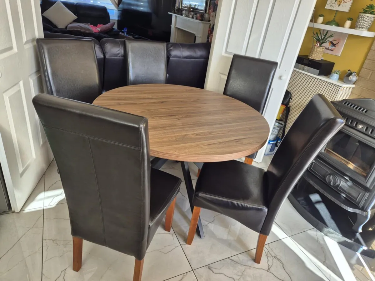 Table and 5 chairs - Image 3