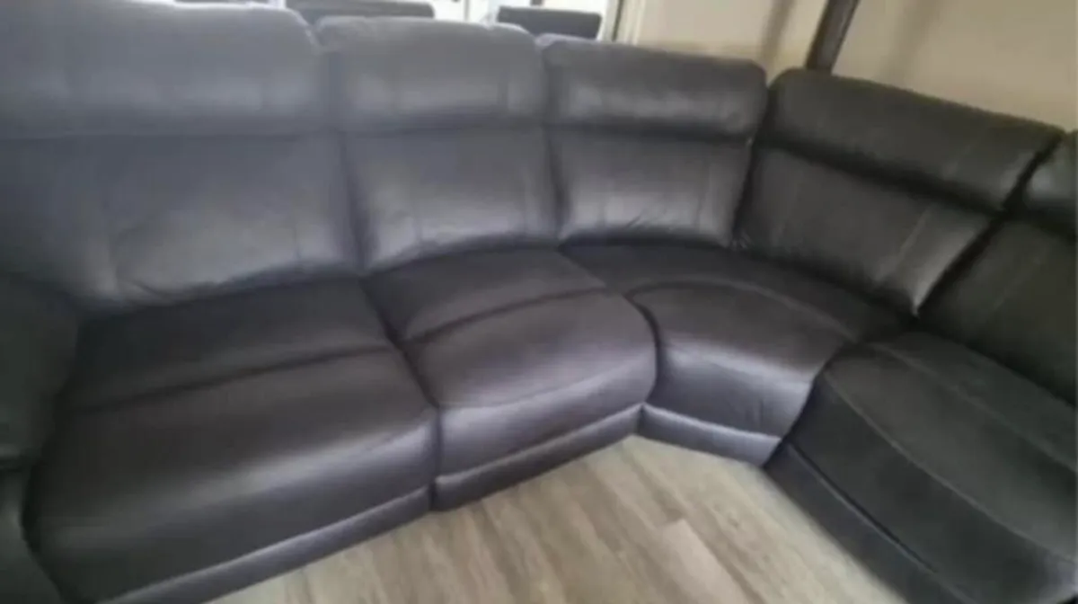 Corner and 2 seater electric recliner - Image 1