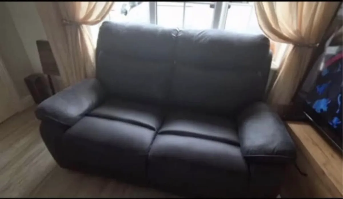 Corner and 2 seater electric recliner - Image 3