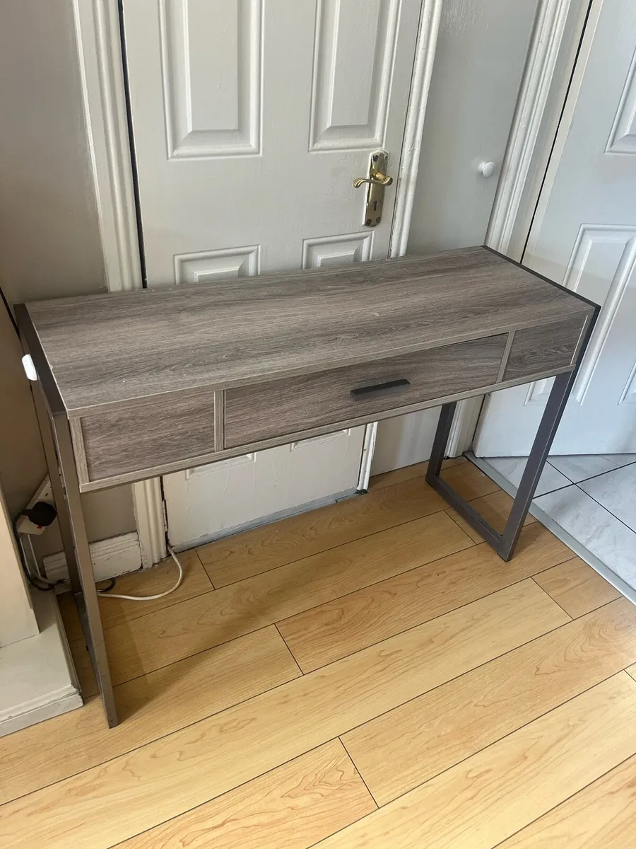 Office desk - Image 1